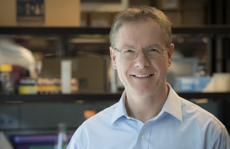 Lennart Mucke in the lab