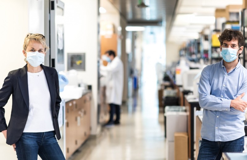 Melanie Ott and Albert Vallejo-Gracia in the lab