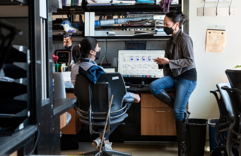 Gladstone researchers Tongcui Ma and Nadia Roan