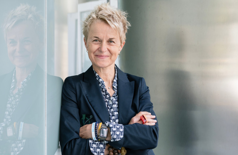 Headshot of Melanie Ott posing outside Gladstone Institutes